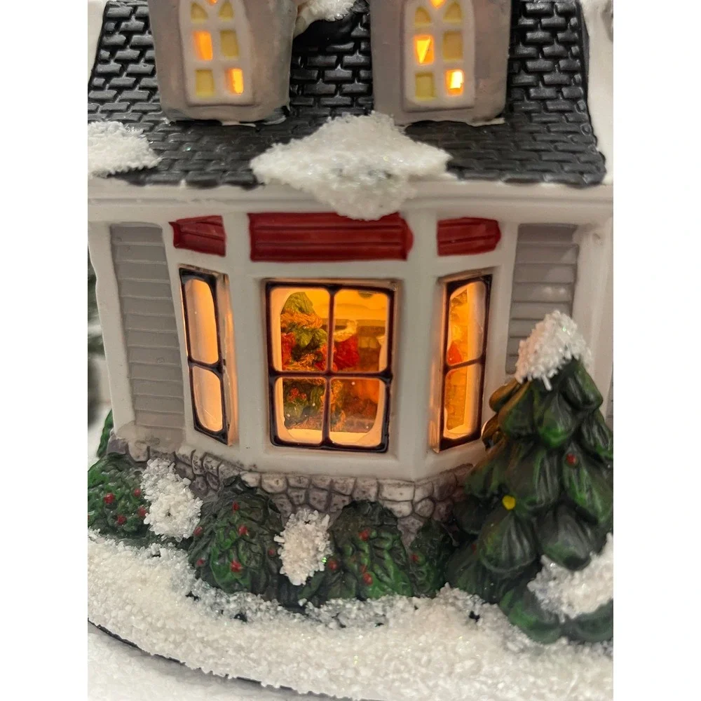 St Nicholas Square NEW ENGLAND HOME 2007 Village Collection Lighted House Boxed